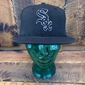 New Era Genuine merchandise Model Chicago White Sox 7 1/2 Fitted 100% Wool Hat.
